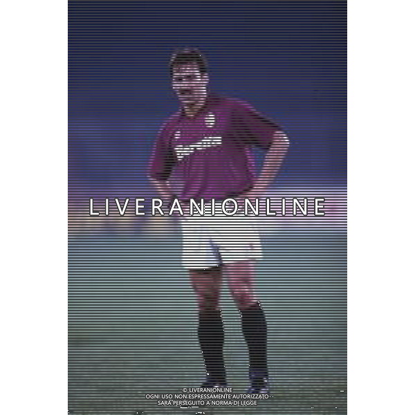 DIAP-RETROSPETTIVA MARTIN VASQUEZ CALCIATORE NELLA FOTO MARTIN VASQUEZ CON LA MAGLIA DEL TORINO CALCIO NELL\'ANNO 1991-1992 AG ALDO LIVERANI SAS