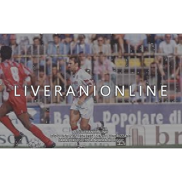 DIAP-RETROSPETTIVA MARTIN VASQUEZ CALCIATORE NELLA FOTO MARTIN VASQUEZ CON LA MAGLIA DEL TORINO CALCIO NELL\'ANNO 1991-1992 AG ALDO LIVERANI SAS