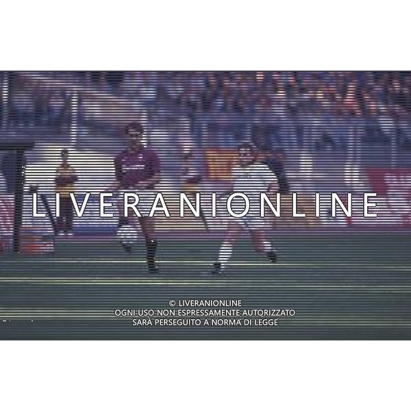 DIAP-RETROSPETTIVA MARTIN VASQUEZ CALCIATORE NELLA FOTO MARTIN VASQUEZ CON LA MAGLIA DEL TORINO CALCIO NELL\'ANNO 1991-1992 AG ALDO LIVERANI SAS