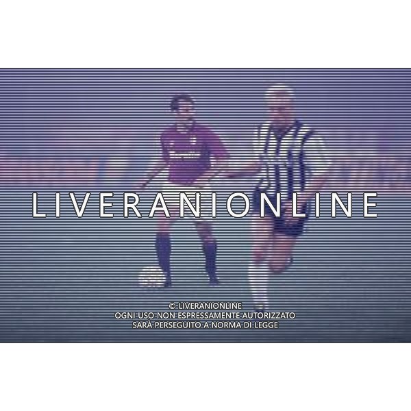 DIAP-RETROSPETTIVA MARTIN VASQUEZ CALCIATORE NELLA FOTO MARTIN VASQUEZ CON LA MAGLIA DEL TORINO CALCIO NELL\'ANNO 1991-1992 AG ALDO LIVERANI SAS