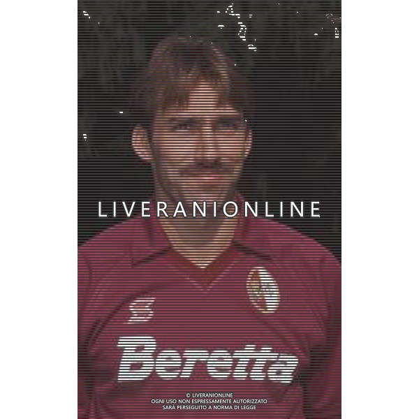 DIAP-RETROSPETTIVA MARTIN VASQUEZ CALCIATORE NELLA FOTO MARTIN VASQUEZ CON LA MAGLIA DEL TORINO CALCIO NELL\'ANNO 1991-1992 AG ALDO LIVERANI SAS