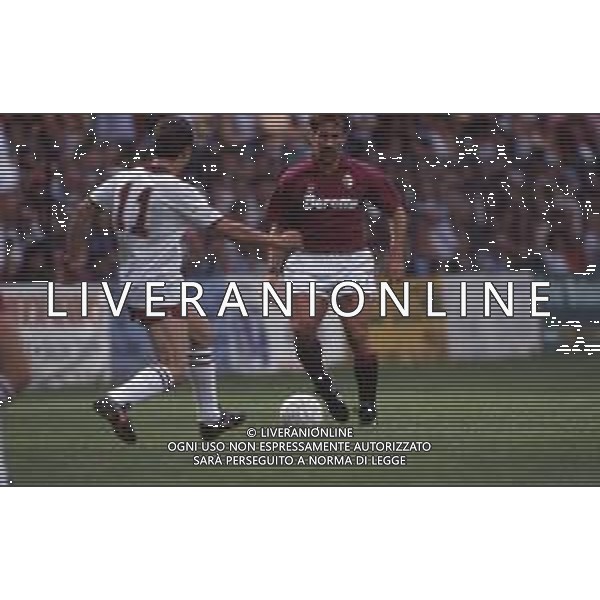 DIAP-RETROSPETTIVA MARTIN VASQUEZ CALCIATORE NELLA FOTO MARTIN VASQUEZ CON LA MAGLIA DEL TORINO CALCIO NELL\'ANNO 1991-1992 AG ALDO LIVERANI SAS