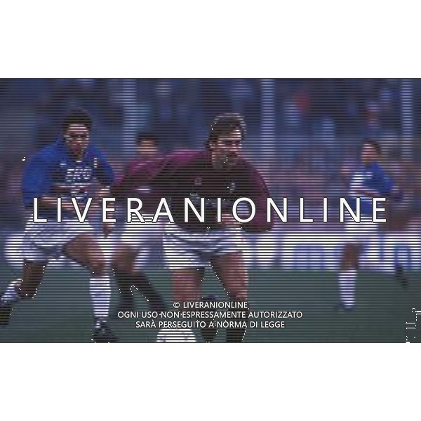 DIAP-RETROSPETTIVA MARTIN VASQUEZ CALCIATORE NELLA FOTO MARTIN VASQUEZ CON LA MAGLIA DEL TORINO CALCIO NELL\'ANNO 1991-1992 AG ALDO LIVERANI SAS