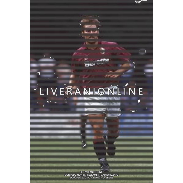 DIAP-RETROSPETTIVA MARTIN VASQUEZ CALCIATORE NELLA FOTO MARTIN VASQUEZ CON LA MAGLIA DEL TORINO CALCIO NELL\'ANNO 1991-1992 AG ALDO LIVERANI SAS