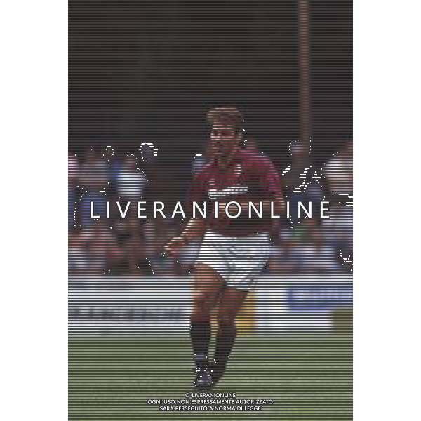 DIAP-RETROSPETTIVA MARTIN VASQUEZ CALCIATORE NELLA FOTO MARTIN VASQUEZ CON LA MAGLIA DEL TORINO CALCIO NELL\'ANNO 1991-1992 AG ALDO LIVERANI SAS