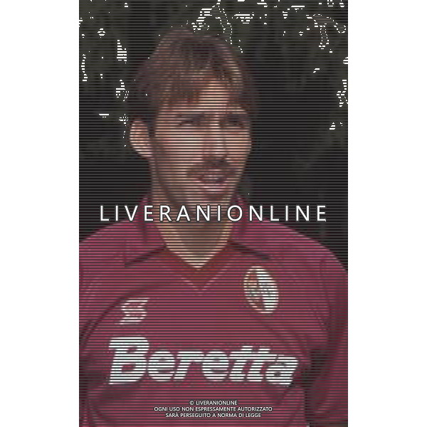 DIAP-RETROSPETTIVA MARTIN VASQUEZ CALCIATORE NELLA FOTO MARTIN VASQUEZ CON LA MAGLIA DEL TORINO CALCIO NELL\'ANNO 1991-1992 AG ALDO LIVERANI SAS