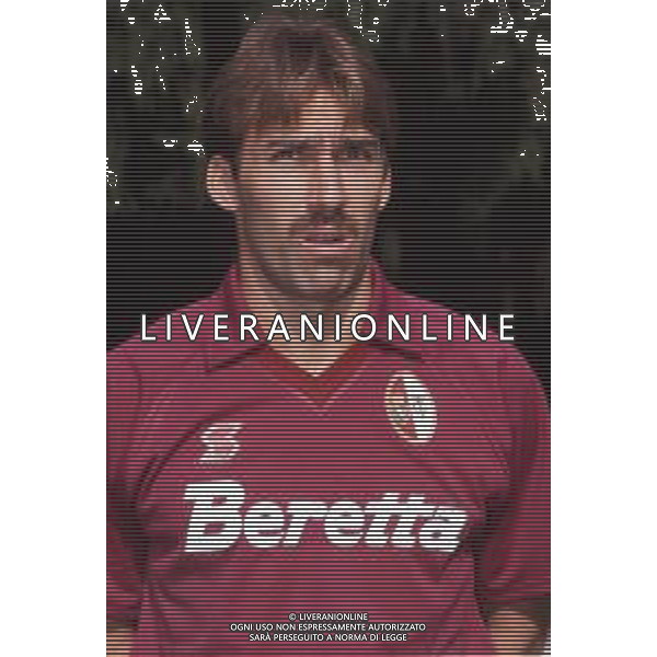 DIAP-RETROSPETTIVA MARTIN VASQUEZ CALCIATORE NELLA FOTO MARTIN VASQUEZ CON LA MAGLIA DEL TORINO CALCIO NELL\'ANNO 1991-1992 AG ALDO LIVERANI SAS