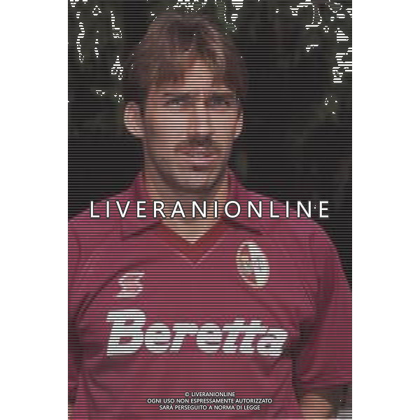 DIAP-RETROSPETTIVA MARTIN VASQUEZ CALCIATORE NELLA FOTO MARTIN VASQUEZ CON LA MAGLIA DEL TORINO CALCIO NELL\'ANNO 1991-1992 AG ALDO LIVERANI SAS
