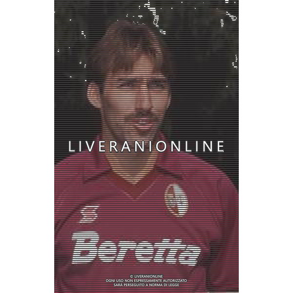 DIAP-RETROSPETTIVA MARTIN VASQUEZ CALCIATORE NELLA FOTO MARTIN VASQUEZ CON LA MAGLIA DEL TORINO CALCIO NELL\'ANNO 1991-1992 AG ALDO LIVERANI SAS