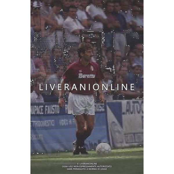 DIAP-RETROSPETTIVA MARTIN VASQUEZ CALCIATORE NELLA FOTO MARTIN VASQUEZ CON LA MAGLIA DEL TORINO CALCIO NELL\'ANNO 1991-1992 AG ALDO LIVERANI SAS