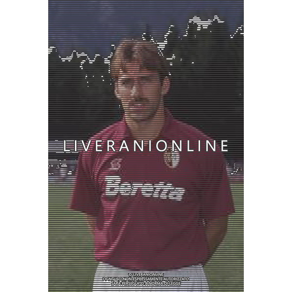 DIAP-RETROSPETTIVA MARTIN VASQUEZ CALCIATORE NELLA FOTO MARTIN VASQUEZ CON LA MAGLIA DEL TORINO CALCIO NELL\'ANNO 1991-1992 AG ALDO LIVERANI SAS