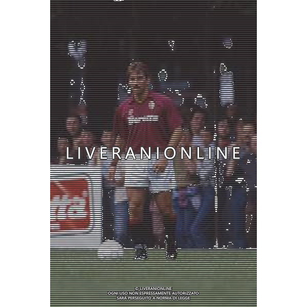 DIAP-RETROSPETTIVA MARTIN VASQUEZ CALCIATORE NELLA FOTO MARTIN VASQUEZ CON LA MAGLIA DEL TORINO CALCIO NELL\'ANNO 1991-1992 AG ALDO LIVERANI SAS