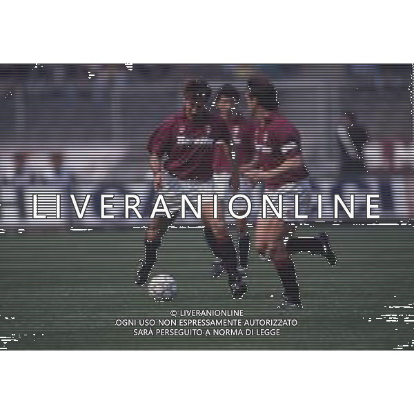 DIAP-RETROSPETTIVA MARTIN VASQUEZ CALCIATORE NELLA FOTO MARTIN VASQUEZ CON LA MAGLIA DEL TORINO CALCIO NELL\'ANNO 1991-1992 AG ALDO LIVERANI SAS