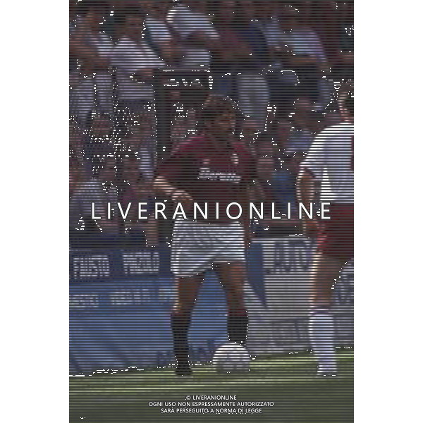 DIAP-RETROSPETTIVA MARTIN VASQUEZ CALCIATORE NELLA FOTO MARTIN VASQUEZ CON LA MAGLIA DEL TORINO CALCIO NELL\'ANNO 1991-1992 AG ALDO LIVERANI SAS