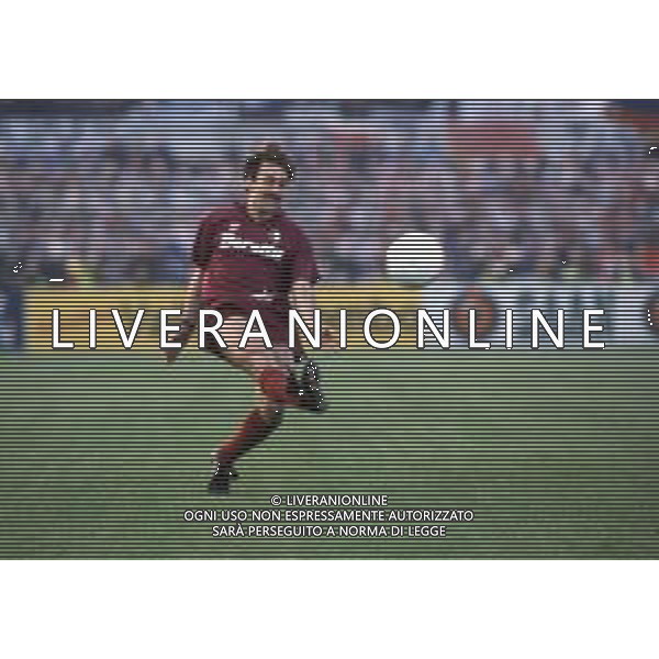 DIAP-RETROSPETTIVA MARTIN VASQUEZ CALCIATORE NELLA FOTO MARTIN VASQUEZ CON LA MAGLIA DEL TORINO CALCIO NELL\'ANNO 1991-1992 AG ALDO LIVERANI SAS