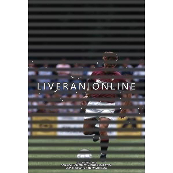 DIAP-RETROSPETTIVA MARTIN VASQUEZ CALCIATORE NELLA FOTO MARTIN VASQUEZ CON LA MAGLIA DEL TORINO CALCIO NELL\'ANNO 1991-1992 AG ALDO LIVERANI SAS