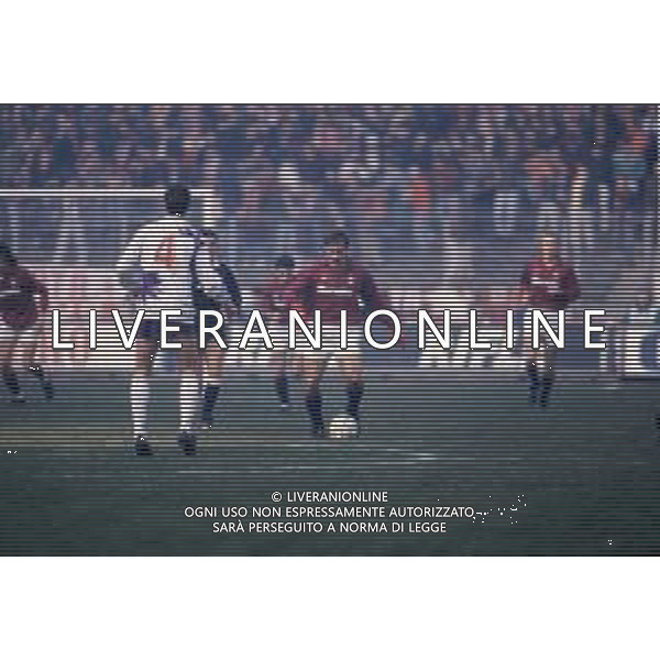 DIAP-RETROSPETTIVA MARTIN VASQUEZ CALCIATORE NELLA FOTO MARTIN VASQUEZ CON LA MAGLIA DEL TORINO CALCIO NELL\'ANNO 1991-1992 AG ALDO LIVERANI SAS