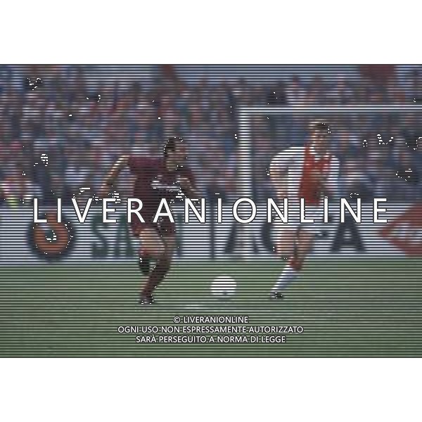 DIAP-RETROSPETTIVA MARTIN VASQUEZ CALCIATORE NELLA FOTO MARTIN VASQUEZ CON LA MAGLIA DEL TORINO CALCIO NELL\'ANNO 1991-1992 AG ALDO LIVERANI SAS