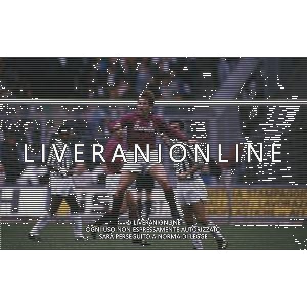 DIAP-RETROSPETTIVA MARTIN VASQUEZ CALCIATORE NELLA FOTO MARTIN VASQUEZ CON LA MAGLIA DEL TORINO CALCIO NELL\'ANNO 1991-1992 AG ALDO LIVERANI SAS