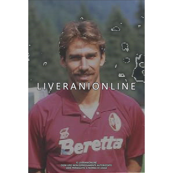 DIAP-RETROSPETTIVA MARTIN VASQUEZ CALCIATORE NELLA FOTO MARTIN VASQUEZ CON LA MAGLIA DEL TORINO CALCIO NELL\'ANNO 1991-1992 AG ALDO LIVERANI SAS