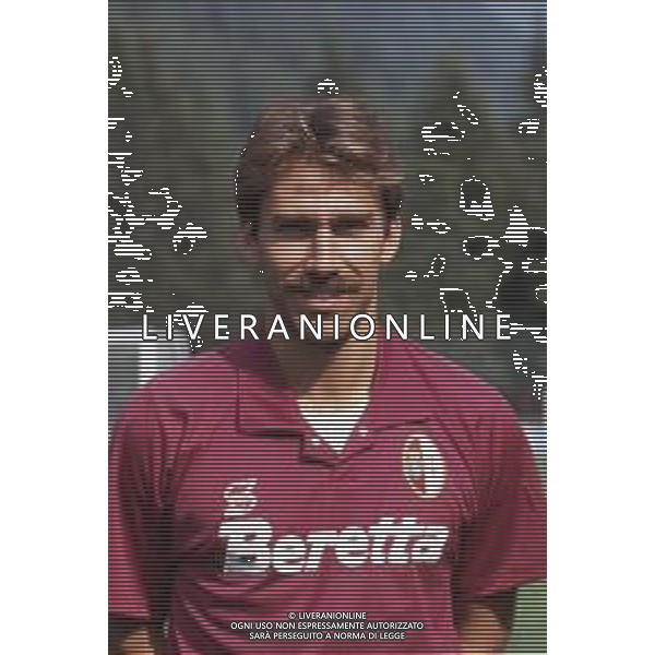 DIAP-RETROSPETTIVA MARTIN VASQUEZ CALCIATORE NELLA FOTO MARTIN VASQUEZ CON LA MAGLIA DEL TORINO CALCIO NELL\'ANNO 1991-1992 AG ALDO LIVERANI SAS