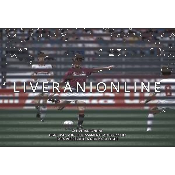 DIAP-RETROSPETTIVA MARTIN VASQUEZ CALCIATORE NELLA FOTO MARTIN VASQUEZ CON LA MAGLIA DEL TORINO CALCIO NELL\'ANNO 1991-1992 AG ALDO LIVERANI SAS