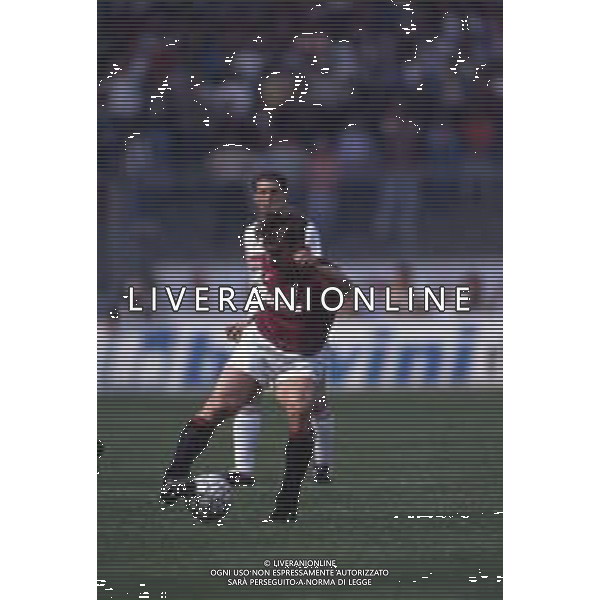 DIAP-RETROSPETTIVA MARTIN VASQUEZ CALCIATORE NELLA FOTO MARTIN VASQUEZ CON LA MAGLIA DEL TORINO CALCIO NELL\'ANNO 1991-1992 AG ALDO LIVERANI SAS