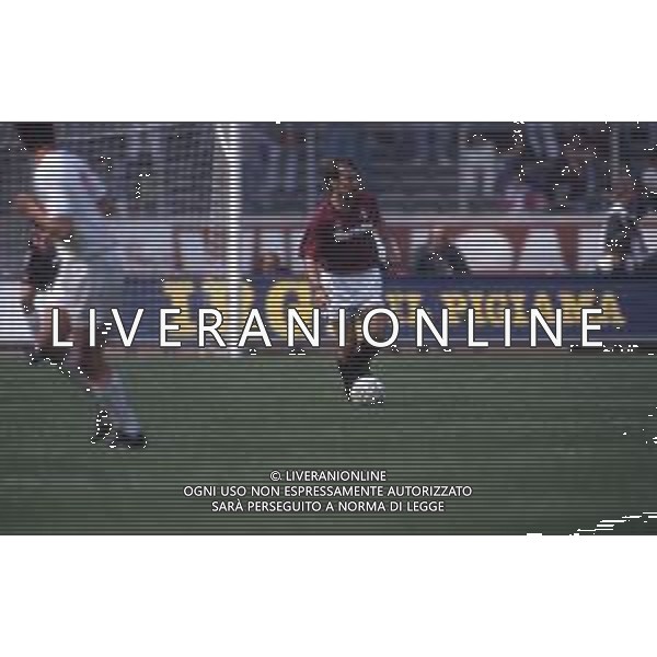 DIAP-RETROSPETTIVA MARTIN VASQUEZ CALCIATORE NELLA FOTO MARTIN VASQUEZ CON LA MAGLIA DEL TORINO CALCIO NELL\'ANNO 1991-1992 AG ALDO LIVERANI SAS