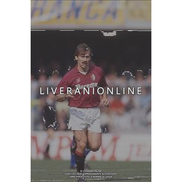 DIAP-RETROSPETTIVA MARTIN VASQUEZ CALCIATORE NELLA FOTO MARTIN VASQUEZ CON LA MAGLIA DEL TORINO CALCIO NELL\'ANNO 1991-1992 AG ALDO LIVERANI SAS