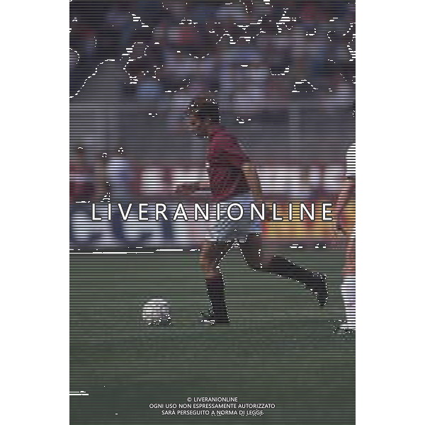 DIAP-RETROSPETTIVA MARTIN VASQUEZ CALCIATORE NELLA FOTO MARTIN VASQUEZ CON LA MAGLIA DEL TORINO CALCIO NELL\'ANNO 1991-1992 AG ALDO LIVERANI SAS