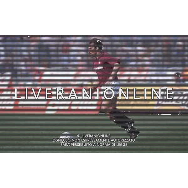 DIAP-RETROSPETTIVA MARTIN VASQUEZ CALCIATORE NELLA FOTO MARTIN VASQUEZ CON LA MAGLIA DEL TORINO CALCIO NELL\'ANNO 1991-1992 AG ALDO LIVERANI SAS