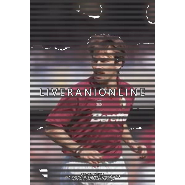 DIAP-RETROSPETTIVA MARTIN VASQUEZ CALCIATORE NELLA FOTO MARTIN VASQUEZ CON LA MAGLIA DEL TORINO CALCIO NELL\'ANNO 1991-1992 AG ALDO LIVERANI SAS