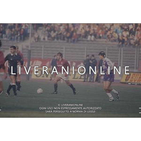 DIAP-RETROSPETTIVA MARTIN VASQUEZ CALCIATORE NELLA FOTO MARTIN VASQUEZ CON LA MAGLIA DEL TORINO CALCIO NELL\'ANNO 1991-1992 AG ALDO LIVERANI SAS