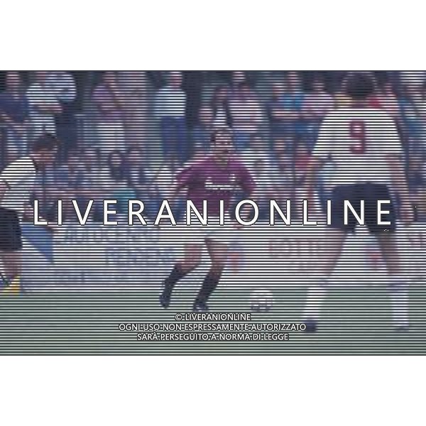 DIAP-RETROSPETTIVA MARTIN VASQUEZ CALCIATORE NELLA FOTO MARTIN VASQUEZ CON LA MAGLIA DEL TORINO CALCIO NELL\'ANNO 1991-1992 AG ALDO LIVERANI SAS