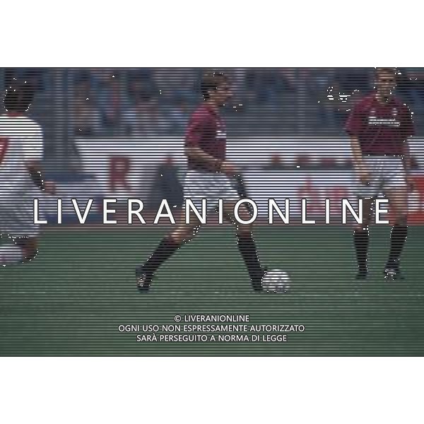 DIAP-RETROSPETTIVA MARTIN VASQUEZ CALCIATORE NELLA FOTO MARTIN VASQUEZ CON LA MAGLIA DEL TORINO CALCIO NELL\'ANNO 1991-1992 AG ALDO LIVERANI SAS