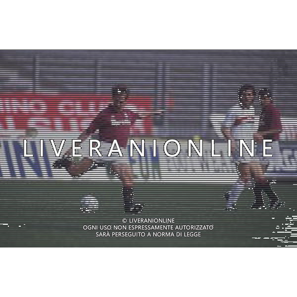 DIAP-RETROSPETTIVA MARTIN VASQUEZ CALCIATORE NELLA FOTO MARTIN VASQUEZ CON LA MAGLIA DEL TORINO CALCIO NELL\'ANNO 1991-1992 AG ALDO LIVERANI SAS