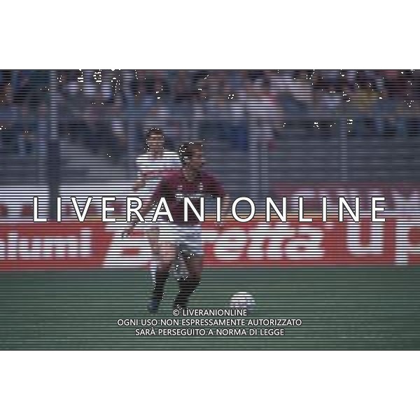 DIAP-RETROSPETTIVA MARTIN VASQUEZ CALCIATORE NELLA FOTO MARTIN VASQUEZ CON LA MAGLIA DEL TORINO CALCIO NELL\'ANNO 1991-1992 AG ALDO LIVERANI SAS