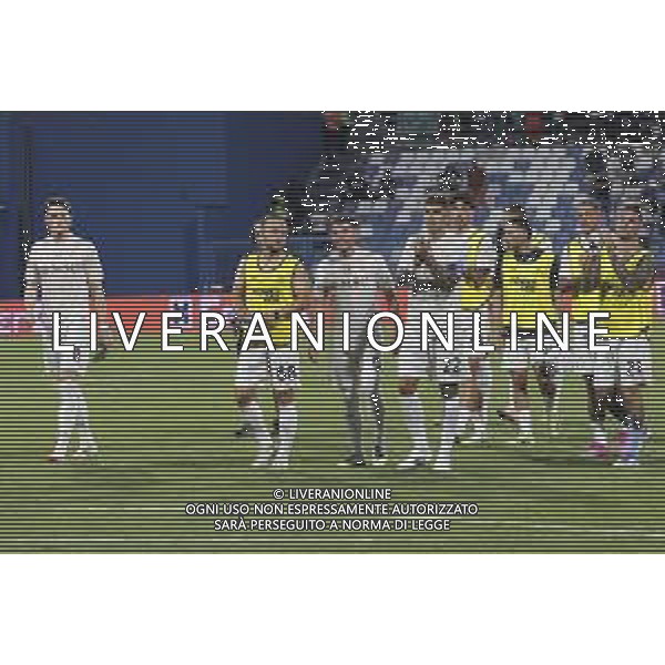 napoli players applaud the fans following the final whistle during US Sassuolo vs SSC Napoli, 1° Serie A Enilive 2025-26 game at Mapei stadium . Città del tricolore in Reggio Emilia (RE), Italy, on August 23, 2025. (Photo by Davide Casentini)- AGENZIA ALDO LIVERANI SAS