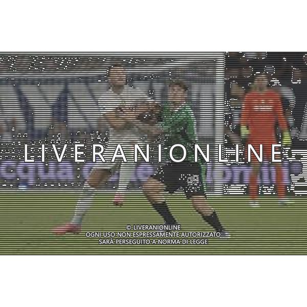 Andrea Pinamonti of US Sassuolo battle for the ball with Amir Rrahmani of SSC Napoli during US Sassuolo vs SSC Napoli, 1° Serie A Enilive 2025-26 game at Mapei stadium . Città del tricolore in Reggio Emilia (RE), Italy, on August 23, 2025. (Photo by Davide Casentini)- AGENZIA ALDO LIVERANI SAS