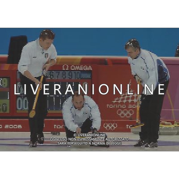 PINEROLO (TO) 15/02/2006 XX OLIMPIADI INVERNALI TORINO 2006 CURLING MASCHILE ITALIA-USA NELLA FOTO MARIANI MARCO PH GIGI ARCAINI/AG. ALDO LIVERANI