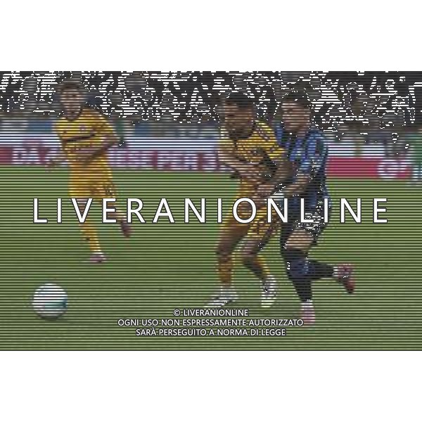 Nicola Zalewski of Atalanta BC competes for the ball with Marius Mihai Marin of Pisa SC during Atalanta BC vs Pisa SC, 1° Serie A Enilive 2025-26 game at New Balance stadium in Bergamo (BG), Italy, on August 24, 2025. (Photo by Davide Casentini)- AGENZIA ALDO LIVERANI SAS