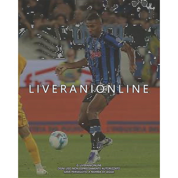 Isak Malcom Kwaku Hien of Atalanta BC play the ball during Atalanta BC vs Pisa SC, 1° Serie A Enilive 2025-26 game at New Balance stadium in Bergamo (BG), Italy, on August 24, 2025. (Photo by Davide Casentini) tvdc-ag aldo liverani sas