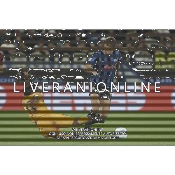 Juan Guillermo Cuadrado Bello "Coadrado" of Pisa SC take a teckle on Charles De Ketelaere of Atalanta BC. during Atalanta BC vs Pisa SC, 1° Serie A Enilive 2025-26 game at New Balance stadium in Bergamo (BG), Italy, on August 24, 2025. (Photo by Davide Casentini) tvdc-ag aldo liverani sas
