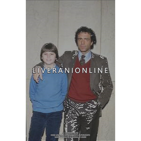 DIAP-RETROSPETTIVA ENRICO MONTESANO ATTORE NELLA FOTO ENRICO MONTESANO NELL\'ANNO 1982 A MILANO CON MASSIMILIANO FRANCIOSA AG ALDO LIVERANI SAS