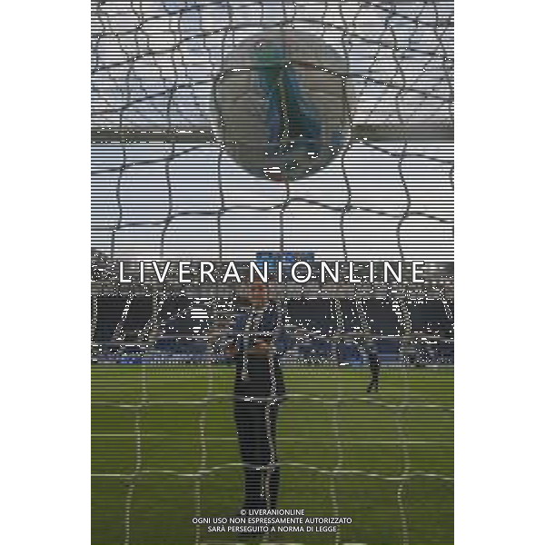The Referee Alberto Ruben Arena tray the goal line tecnology before Atalanta BC vs Pisa SC, 1° Serie A Enilive 2025-26 game at New Balance stadium in Bergamo (BG), Italy, on August 24, 2025. (Photo by Davide Casentini) AG ALDO LIVERANI SAS