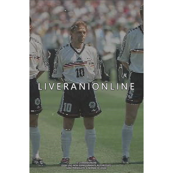 NEG-RETROSPETTIVA THOMAS HASSLER CALCIATORE NELLA FOTO THOMAS HASSLER AI MONDILI DI FRANCIA 1998 AG ALDO LIVERANI SAS