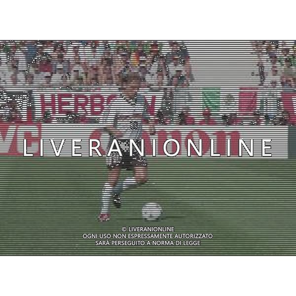 NEG-RETROSPETTIVA THOMAS HASSLER CALCIATORE NELLA FOTO THOMAS HASSLER AI MONDILI DI FRANCIA 1998 AG ALDO LIVERANI SAS