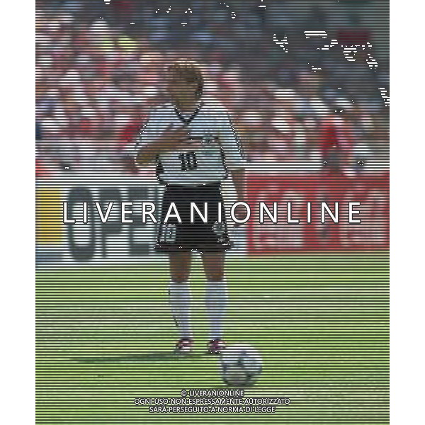 NEG-RETROSPETTIVA THOMAS HASSLER CALCIATORE NELLA FOTO THOMAS HASSLER AI MONDILI DI FRANCIA 1998 AG ALDO LIVERANI SAS