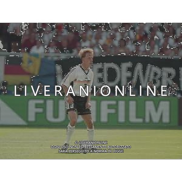 NEG-RETROSPETTIVA JORG HEINRICH CALCIATORE NELLA FOTO JORG HEINRICH CON LA MAGLIA DELLA NAZIONALE DELLA GERMANI AI MONDIALI DI FRANCIA 1998 AG ALDO LIVERANI SAS