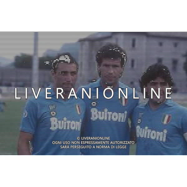 DIAP-RETROSPETTIVA ANTONIO CARECA CALCIATORE NELLA FOTO ANTONIO CARECA CON LA MAGLIA DEL NAPOLI CALCO CON BRUNO GIORDANO E DIEGO ARMANDO MARADONA AG ALDO LIVERANI SAS